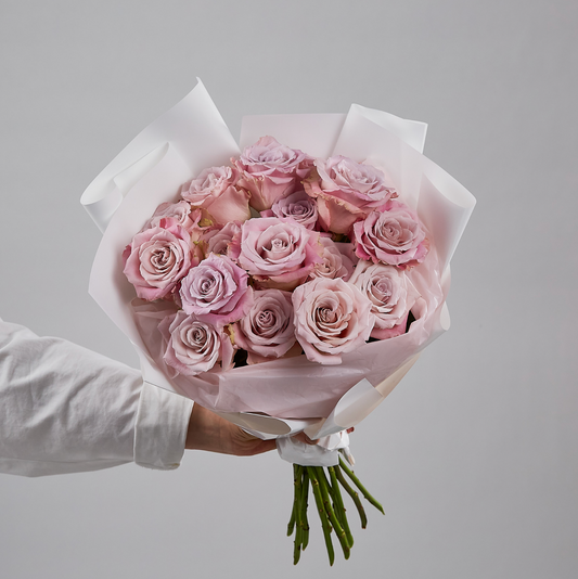 15 Blush Roses